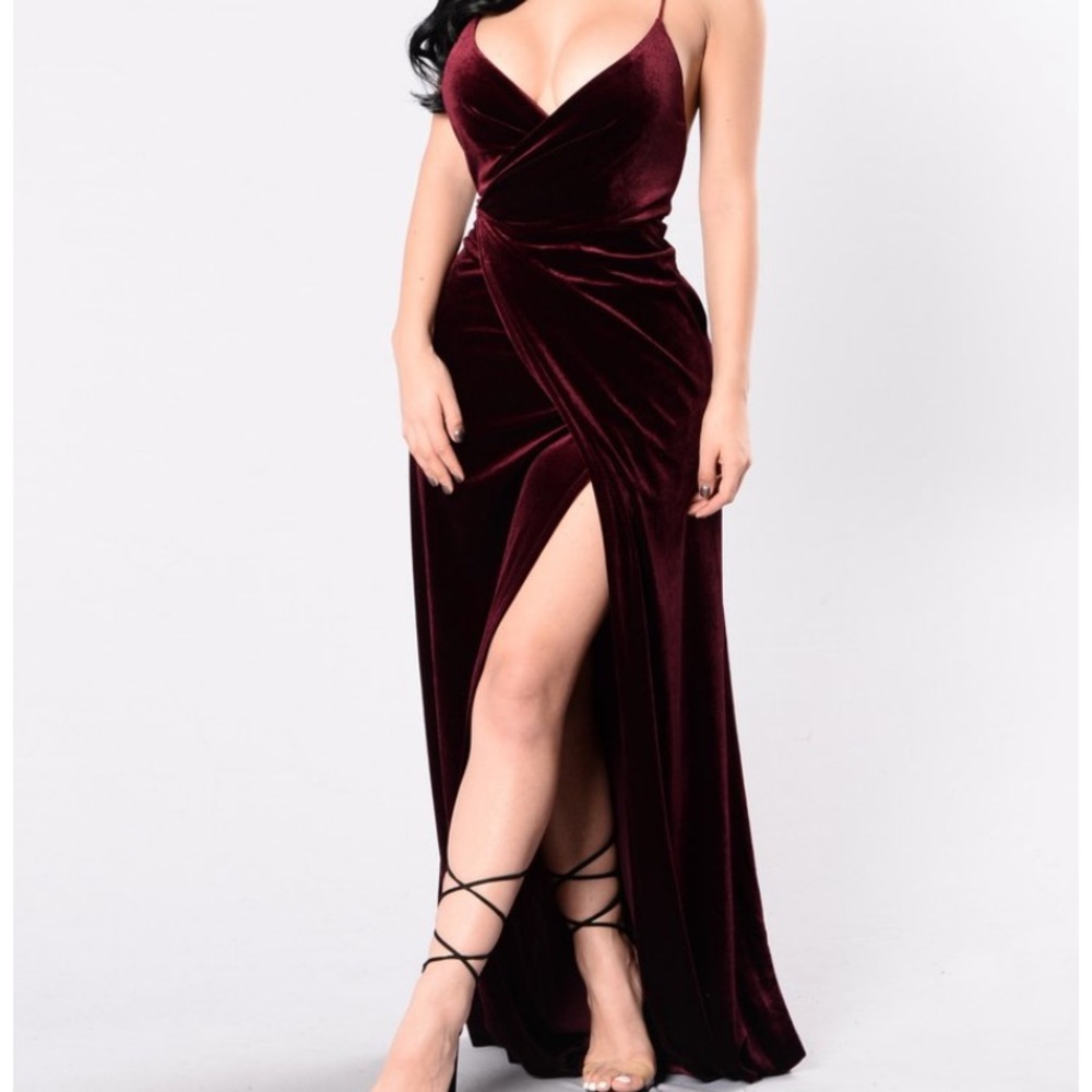 Fashion Nova Velvet/Burgundy Dress w/ Slit. Large